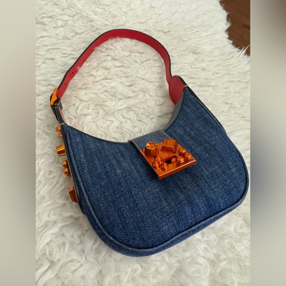 LIKE NEW CHRISTIAN LOUBOUTIN
Carasky denim mini bag NO CALL OUT - Picture 4 of 16